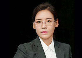 当一份建筑合同中的隐秘条款差点让梦想项目化为乌有的惊险经历：一个承包商从背叛到法庭救赎的故事